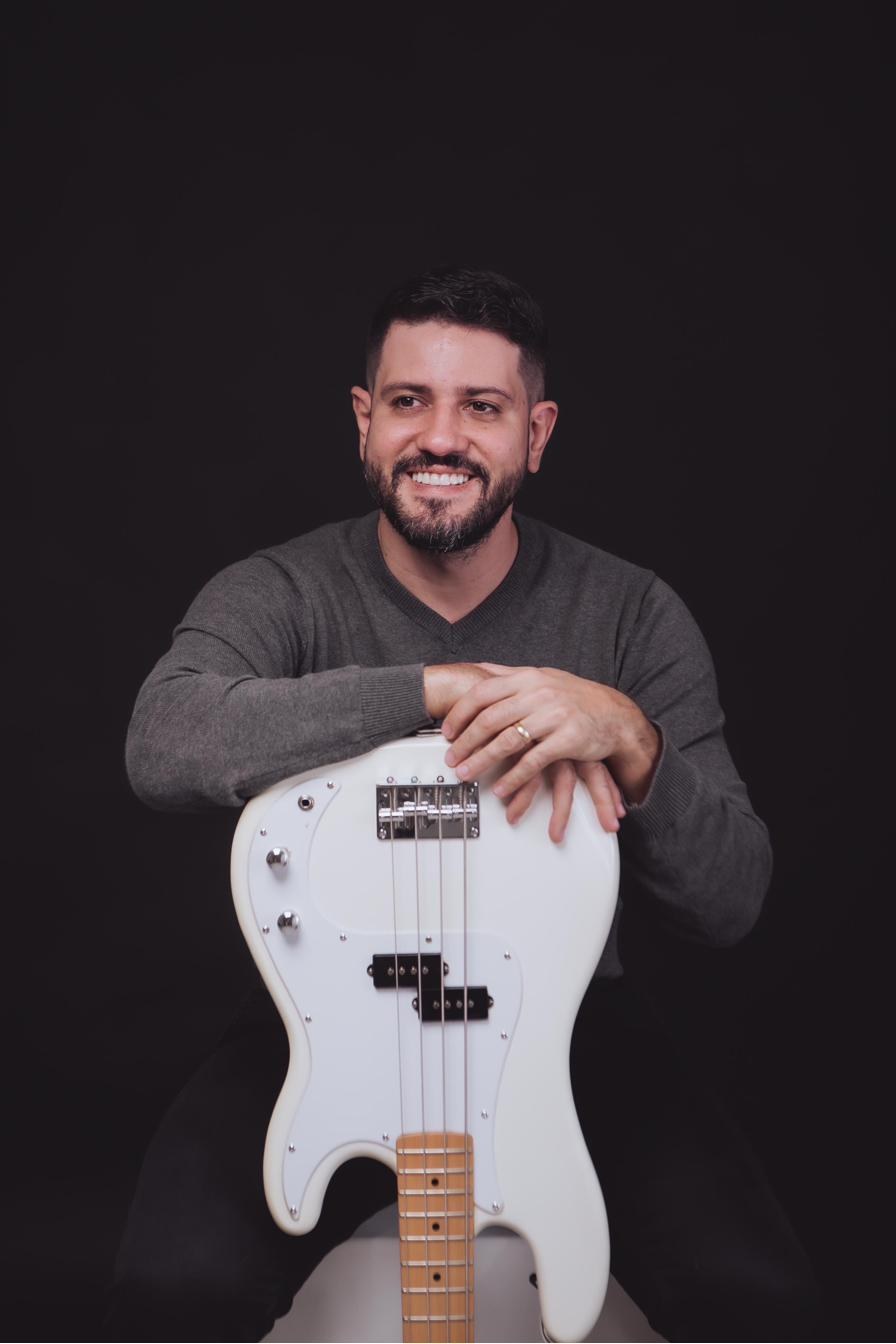 Édipo com o contrabaixo