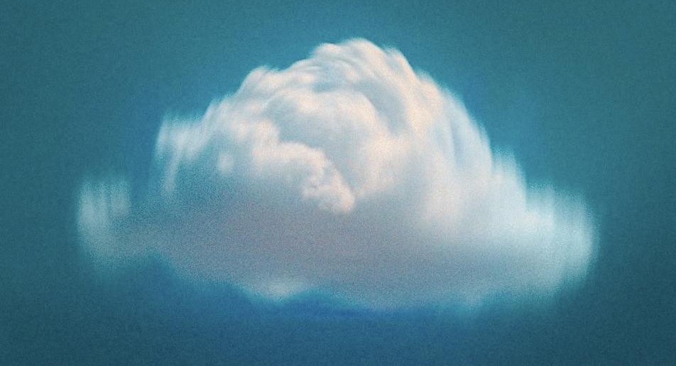 Nuvem branca no céu azul
