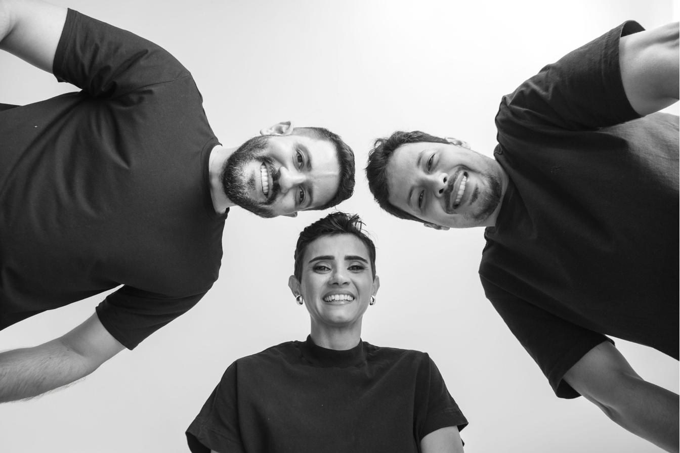Kézia, Willians e Édipo em preto e branco